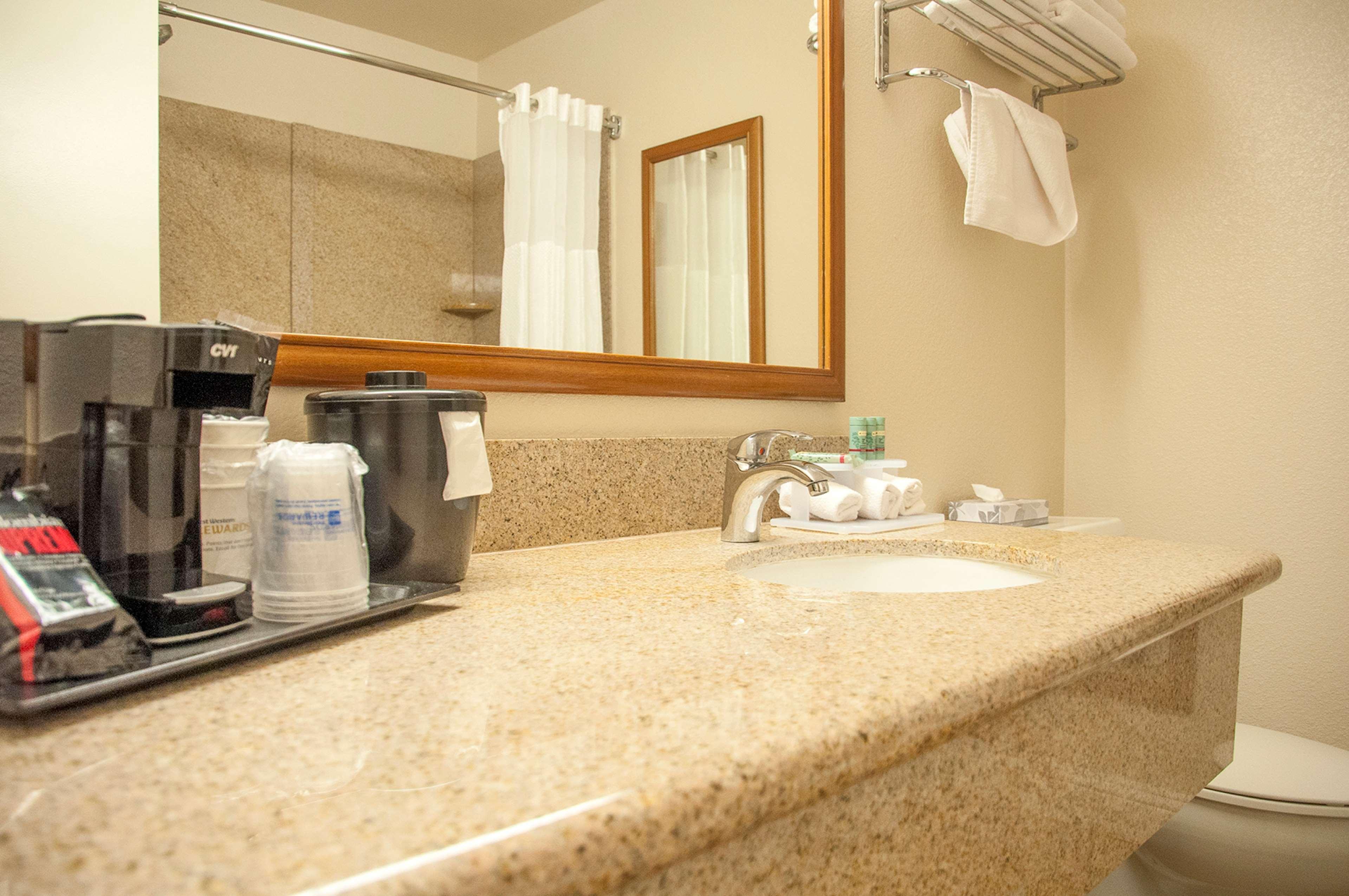 Hotel Western Village Fresno